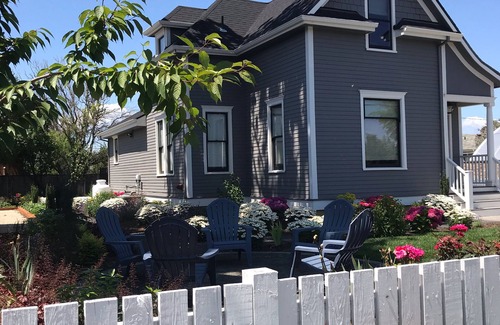Carlton Casa | 3 Master Suites Downtown Carlton - Bocce Court & Firepit