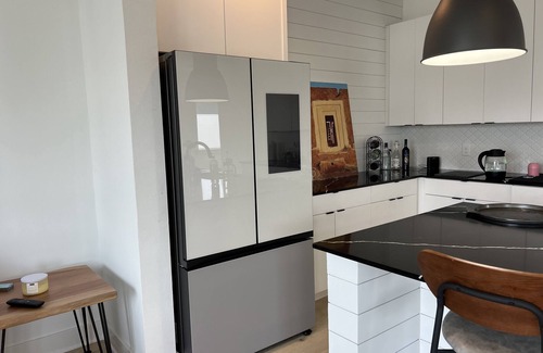 East MLK Casa | 3 Private Balconies. Sleeps 5. 5 Min From H-E-B and Muller Park