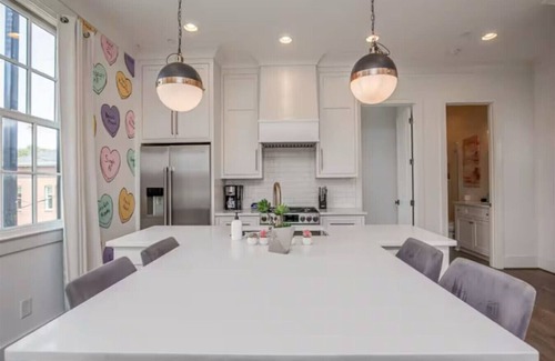 Rolling Mill Hill Casa | 3 Private Homes Walk2Boradway
