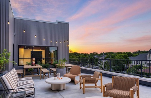 12 South Cabaña | 3 Private Hotel Rooms in 12 South The Gilmore