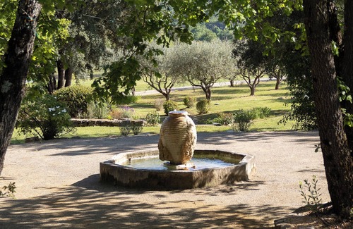 Fox-Amphoux Casa | 🌿 3. Provence pur sang: pool, tennis, tranquility and entertainment on private estate