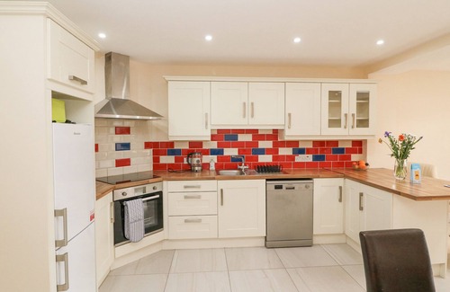 Killorglin Cabaña | 3 RAILWAY TERRACE, family friendly in Killorglin, County Kerry