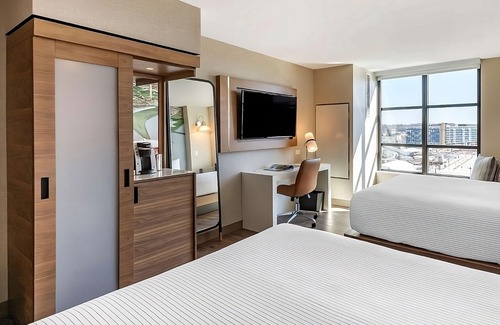 Buzzard Point Hotel | 3 Relaxing Units for Groups! Rooftop Lounge, Bar, Minutes to Nationals Park