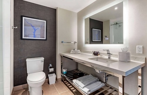 Buzzard Point Hotel | 3 Relaxing Units for Groups! Rooftop Lounge, Bar, Minutes to Nationals Park