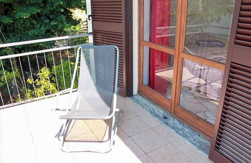 Brezzo di Bedero Apartamento | apartamentos de 3 habitaciones con cocina independiente y balcón en la playa
