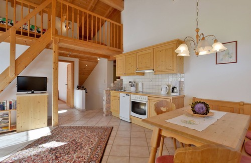 Fuegenberg Apartamento | 3-room apartment - 82 sqm upstairs - for 6 pers. (max. 4 adults and 2 children), sep. Entrance, parking lot