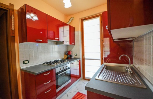 Montegrino Valtravaglia Apartamento | Apartamento de 3 piezas en una elegante residencia con piscina y pista de tenis