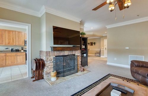 Maggie Valley Condominio | 3's a Birdie - 2BR, 2BA Condo Golf & Mountain View