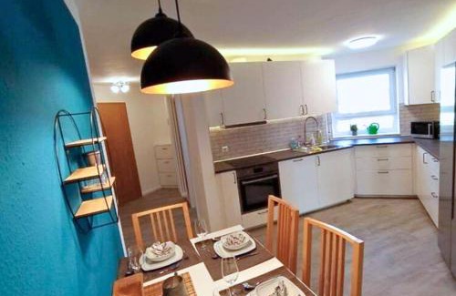 Soflingen Apartamento | 3 Schlafzimmer I Balkon I Tischkicker für 5 Personen nahe Uni & City Center