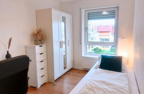 Soflingen Apartamento | 3 Schlafzimmer I Balkon I Tischkicker für 5 Personen nahe Uni & City Center