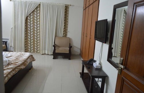Islamabad Casa | 3 single bed with extra mattress