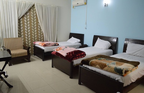 Islamabad Casa | 3 single bed with extra mattress