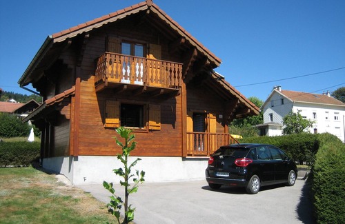 Gerardmer Chalet De Esquí | 3-star chalet in Gérardmer, sleeps 4 + baby equipment.