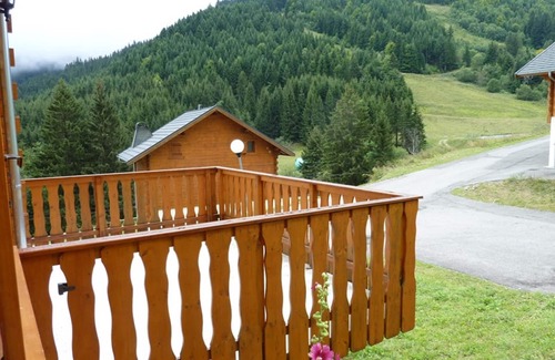 Station de Drouzin le Mont Chalet De Esquí | Chalet de 3 estrellas con gran terraza, garaje y acceso a senderismo