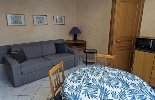 Bourbonne-les-Bains Cabaña | Apartamento de 3 estrellas con terraza y todas las comodidades cerca de los baños termales