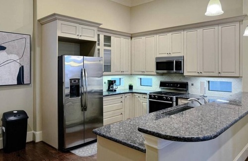 East Downtown Houston Apartamento | 3 story downtown Houston getaway