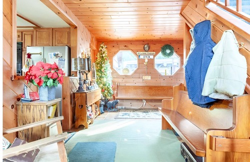 Crestline Cabina | 3-story near Big Beark, Lake Arrowhead