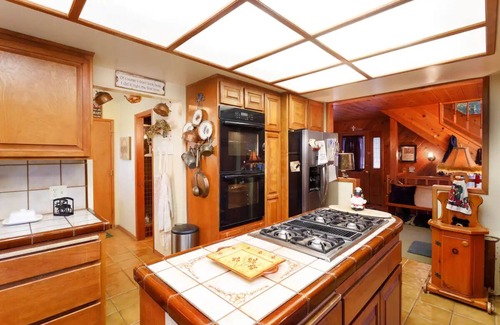 Crestline Cabina | 3-story near Big Beark, Lake Arrowhead