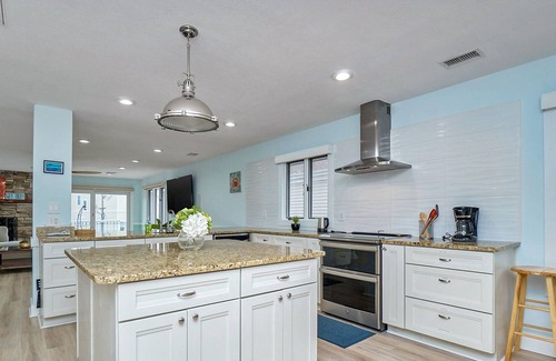 Northeast Virginia Beach Casa | 3 Story TownHouse Walking distance to the beach