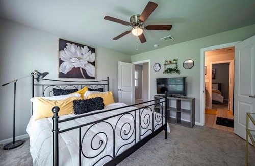 Spring Branch Central Apartamento | 3 Stylish 3BR Galleria-Downtown Free Parking