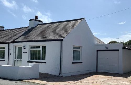 Llanfaelog Casa | 3 Tai Newydd