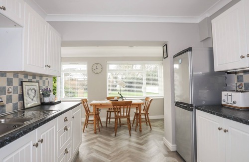 Llanfaelog Cabaña | 3 TAI NEWYDD, with a garden in Rhosneigr