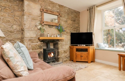 Paul Cabaña | 3 Trungle Cottages