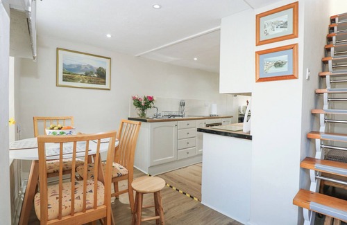 Pen-y-sarn Cabaña | 3 TYN GIAT, pet friendly, with open fire in Amlwch