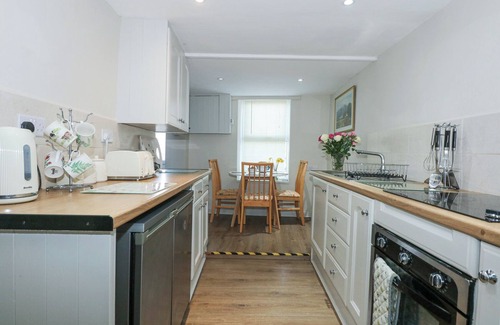 Pen-y-sarn Cabaña | 3 TYN GIAT, pet friendly, with open fire in Amlwch