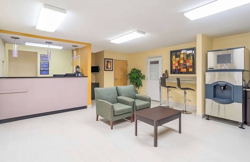 Lookout Valley Neighborhood Association Hotel | 3 Units with Pool Access, Parking, Pets Allowed! Close to Rock City