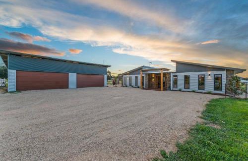 Mansfield Casa | 3 WISE MONKEYS, MANSFIELD
