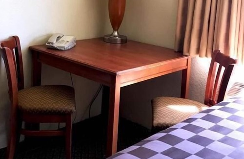 Kellogg Apartamento | 3 x 2 Double Beds Accommodations at FairBridge Inn & Suites Kellogg