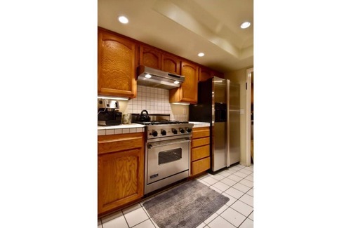 Oak Park Casa | 30 day minimum: Beautiful Upper West Townhome