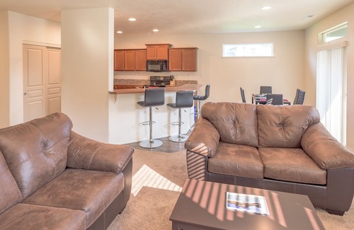 Old Farm District Casa | 30+ day rental in Bend w/ private hot tub ~ Fireplace! Close to Old Mill!