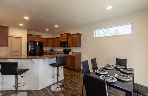 Old Farm District Casa | 30+ day rental in Bend w/ private hot tub ~ Fireplace! Close to Old Mill!