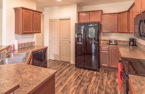 Old Farm District Casa | 30+ day rental in Bend w/ private hot tub ~ Fireplace! Close to Old Mill!