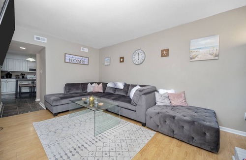 Northeast Virginia Beach Casa | Barberton Beach House! WIFI + W / D + Oasis limpio!