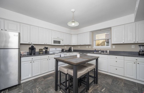 Northeast Virginia Beach Casa | Barberton Beach House! WIFI + W / D + Oasis limpio!