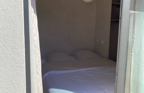 Gemenos Casa | 30 m2 luxury lodge with pool and Jacuzzi for 2 people ONLY