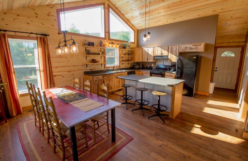 Pearisburg Cabaña | Red Pine Cottage en Walker Creek Retreat