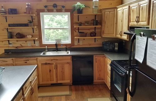 Pearisburg Cabaña | Red Pine Cottage en Walker Creek Retreat