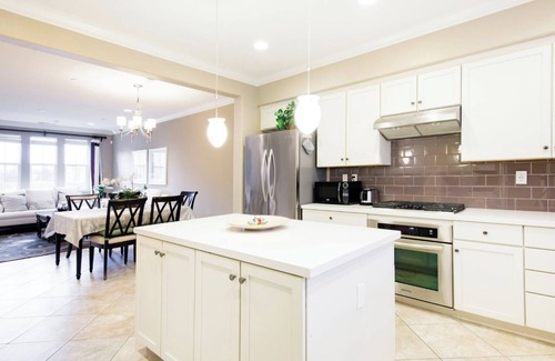 Hayward Condominio | A 30 minutos de San Francisco, excelente ubicación en el área de Mid of Bay, ideal para familias