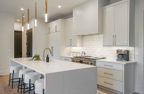 Sylvan Park Casa | 30 Night + Luxurious Green Hills Gem!