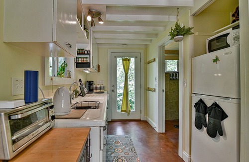 Historic Montford Cabaña | 30+ Night Stays at A Relaxing Oasis on the edge of Downtown Asheville
