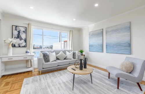 Crocker-Amazon Casa | 30% OFF / Easy Parking / Mins to SF / Lovely Backyard / Skyline View / Hottub