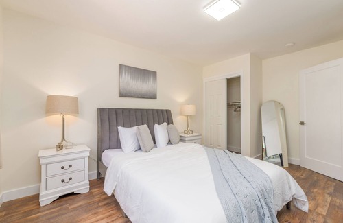 Crocker-Amazon Casa | 30% OFF / Easy Parking / Mins to SF / Lovely Backyard / Skyline View / Hottub