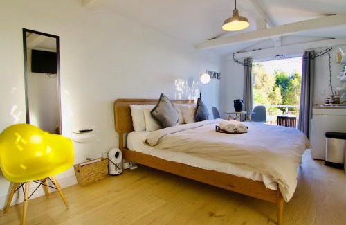 Central Malibu Apartamento | 30 PCT OFF! Malibu Charming Suite, Ocean View, King Bed