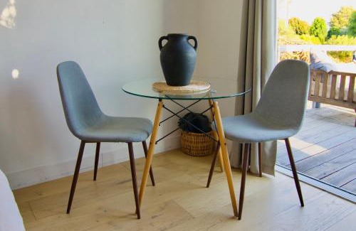 Central Malibu Apartamento | 30 PCT OFF! Malibu Charming Suite, Ocean View, King Bed