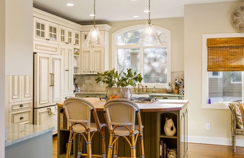 Vanderhorst Plantation Casa | 30 Salt Cedar: 3BR Home, Screened Porch, Bike to Beach, Bikes/Beach Gear Credit