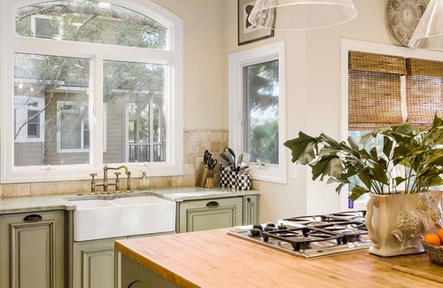 Vanderhorst Plantation Casa | 30 Salt Cedar: 3BR Home, Screened Porch, Bike to Beach, Bikes/Beach Gear Credit